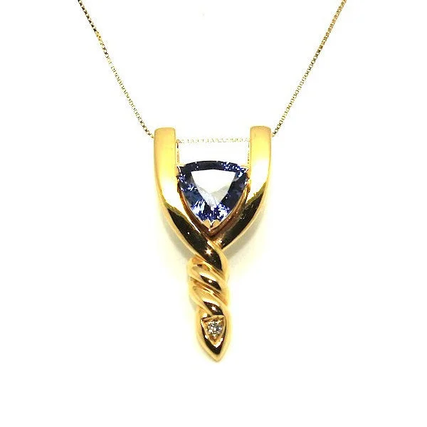 Women’s elegant necklace-Tanzanite And Diamond Trillion Pendant Ad No.0525