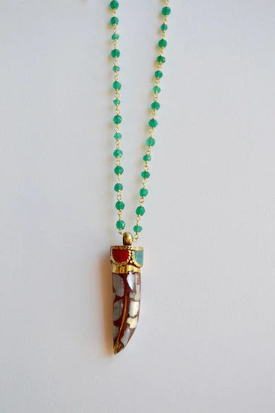 Women’s opal necklace-Green Chain Tooth